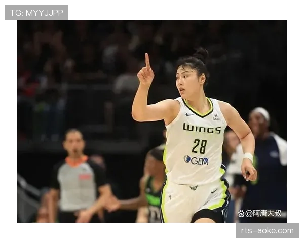 李月汝与达拉斯飞翼签下无保障训练营合同，需通过考核转为正式合同